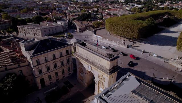 Slow establishing shot of the Triumphal Arch and the Promenade De Peyrou
