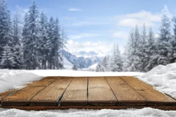 Fototapeten Schreibtisch mit Freiraumabdeckung aus Schneeflocken und Winterlandschaft. © magdal3na