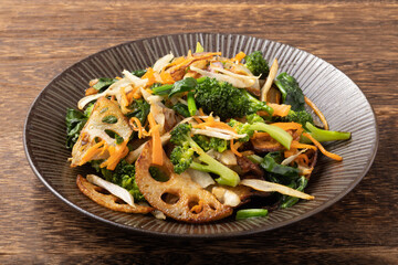 香味野菜サラダ(蓮根　ごぼう　にんじん　ブロッコリー)