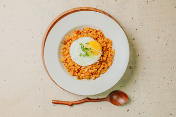 Kimchibokkeumbap, Korean Kimchi Fried Rice : Rice fried with finely chopped kimchi. Beef, pork, onions, green onions, and other vegetables may be added according to taste.