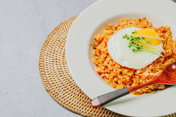 Kimchibokkeumbap, Korean Kimchi Fried Rice : Rice fried with finely chopped kimchi. Beef, pork, onions, green onions, and other vegetables may be added according to taste.
