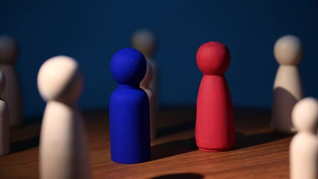 Systemisch, Familientherapie, Konzept, Psychotherapie Holzfiguren stehen f&uuml;r Menschen, Team, Familienaufstellung, Business, Position
