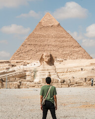 tourist in front of the sphinx in giza cairo egypt