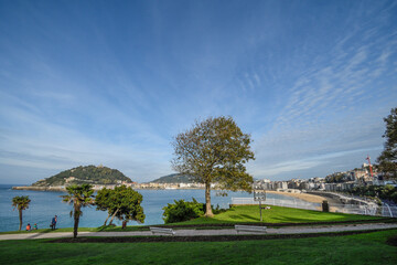 Fototapeta na wymiar Views of La Concha beach from the Miramar Palace