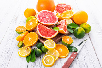 A pile of citrus fruit slices