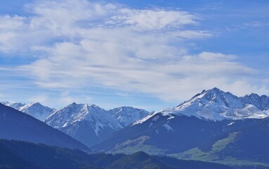 Fototapeta na wymiar Schneebedeckte Alpen Nähe Innsbruck, Österreich