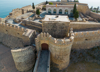 Obraz premium vista del antiguo castillo de Almuñécar en la provincia de Granada, España