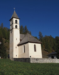 Fototapeta na wymiar Lü, Kirche, , Val Müstair, Graubünden