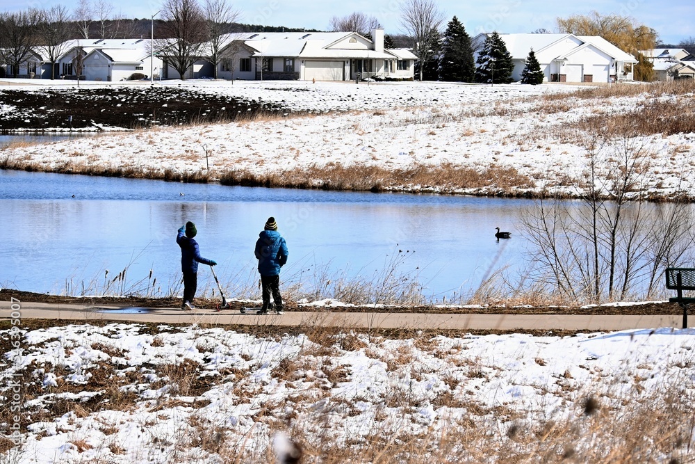 Wall mural boys by the pond