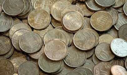 Viele Münzen, Euro Währung auf einem Haufen liegend.