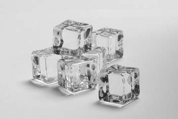  ice cubes on the glass