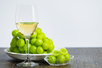 白ワインとシャインマスカット盛り