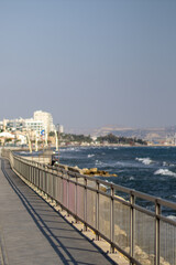 Deptak nadmorski w Larnace na Cyprze - obrazy, fototapety, plakaty