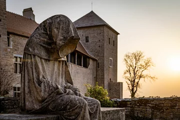 Foto op Plexiglas Historisch gebouw Beautiful shot of a hooded stone statue in the Chateau de Gevrey Chambertin, in Burgundy, France