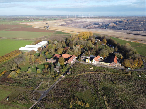 L&uuml;tzerath am Tagebau Garzweiler, Luftbild