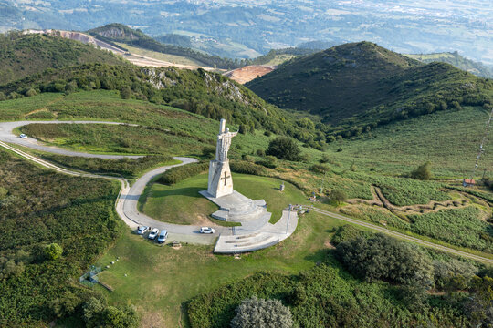Vista aerea monte Naranco de Oviedo