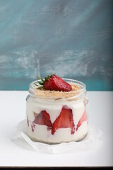 cheesecake with strawberries