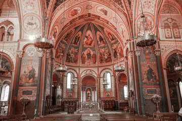 Fototapeta na wymiar Internal view of the famous cathedral St Caprais, Agen, Southwestern France.