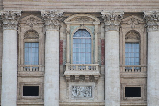 Balc&oacute;n del Vaticano donde usualmente sale el Papa a saludar a los fieles.