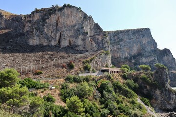 Fototapeta na wymiar Itri - Scorcio di Monte Moneta dal sentiero