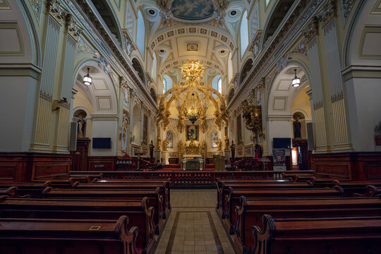 The Notre-Dame de Qu&eacute;bec Basilica-Cathedral,
Dating back to 1647, this refined church has been rebuilt several times and includes a historic crypt. 