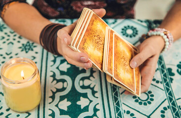 A fortune teller reads with tarot cards. Selective focus. - obrazy, fototapety, plakaty
