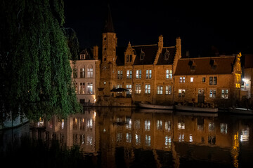 Fototapeta na wymiar Night view of the central Dijver Canal in Bruges, Belgium