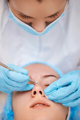 Naklejka premium woman during a mechanical face cleansing procedure