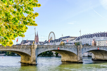 Basel, Rhein, Rheinbrücke, Altstadt, Münster, Kleinbasel, Rheinufer, Stadt, Altstadthäuser, Grossbasel, Herbst, Herbstmesse, Riesenrad, Herbstfarben, Schweiz