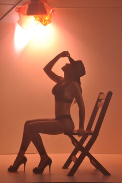 mulher linda incr&iacute;vel performace dan&ccedil;a noite sexy boate 
