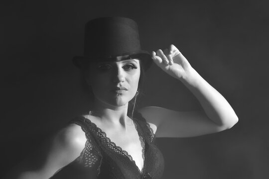 mulher linda incr&iacute;vel performace dan&ccedil;a noite sexy boate 