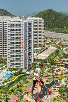 Man highlining between skyscrapers, Olympic Village, Barra&Acirc;&nbsp;Da&Acirc;&nbsp;Tijuca, Rio&Acirc;&nbsp;de&Acirc;&nbsp;Janeiro, Brazil