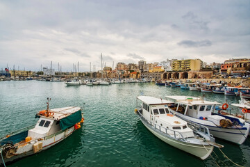 Fototapeta na wymiar Hafen von Heraklion / Insel Kreta
