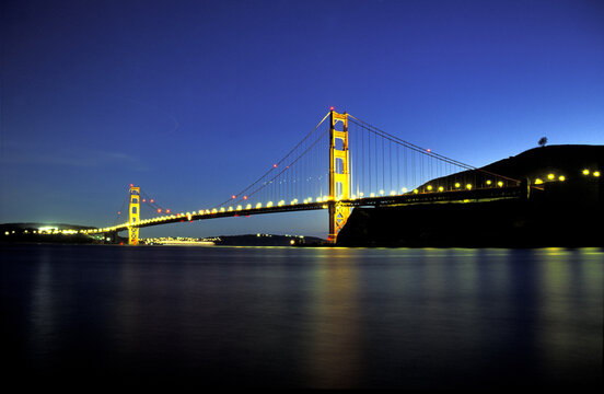 Golden Gate Bridge at twilight, San Francisco, CA.