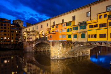 Fototapeta na wymiar Ponte Vecchio bridge over Arno river at night in Florence, Italy