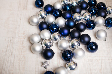 Weihnachtskugeln Kunststoff Christbaumkugeln Silber und Stahlblau