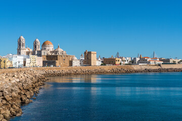 Walking along the Atlantic Ocean towards the Cathedral of Cadiz, Andalusia, Spain © henryopzolder