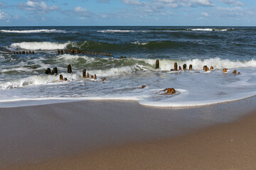 Buhnenreste am Strand von Rantum auf Sylt