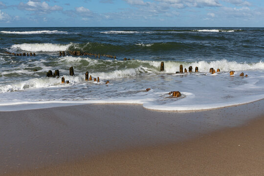 Buhnenreste am Strand von Rantum auf Sylt