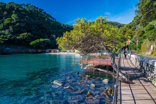 The bay of Paraggi