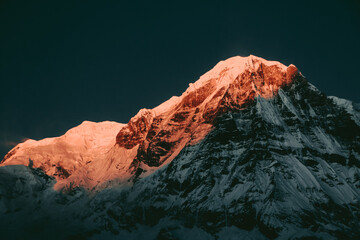 zonsondergang op de zuidpiek van Annapurna