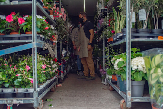 Business B2B routine shopping from truck