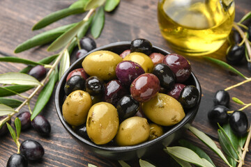 green olives and black olives with olive oil, healthy eating antioxidants	