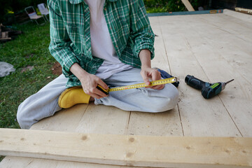 The hands of a carpenter's woman hold a roulette wheel in their 