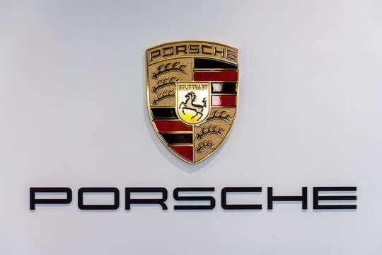 PORSCHE Marque cu
Porsche is a German automobile manufacturer specializing in high-performance sports cars, SUVs and sedans. Headquartered in Stuttgart, Baden-Wurttemberg, Germany.