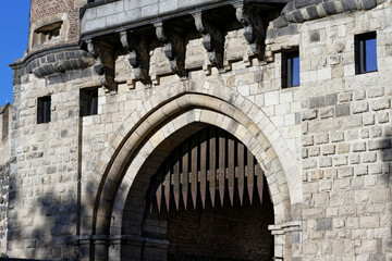 Fototapeta na wymiar portcullis with metal spikes on a medieval gate castle in cologne