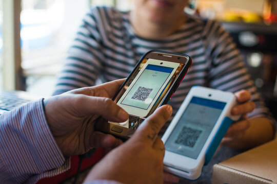 Paying with QR