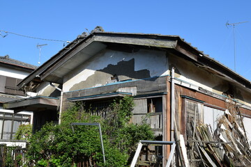 老朽化した住宅街の空き家