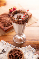 Esquimo. Cold drink made from sweetened, flavored and whipped milk to achieve a very foamy and homogeneous consistency, very popular in Mexico, similar to a milkshake made with ice cream.