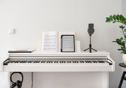 Set Up For Practising Piano Using Technologies
